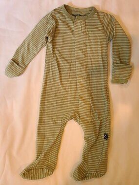 Green tea skinny stripe CloudStretch footie Magnetic Me (0-3 mo)